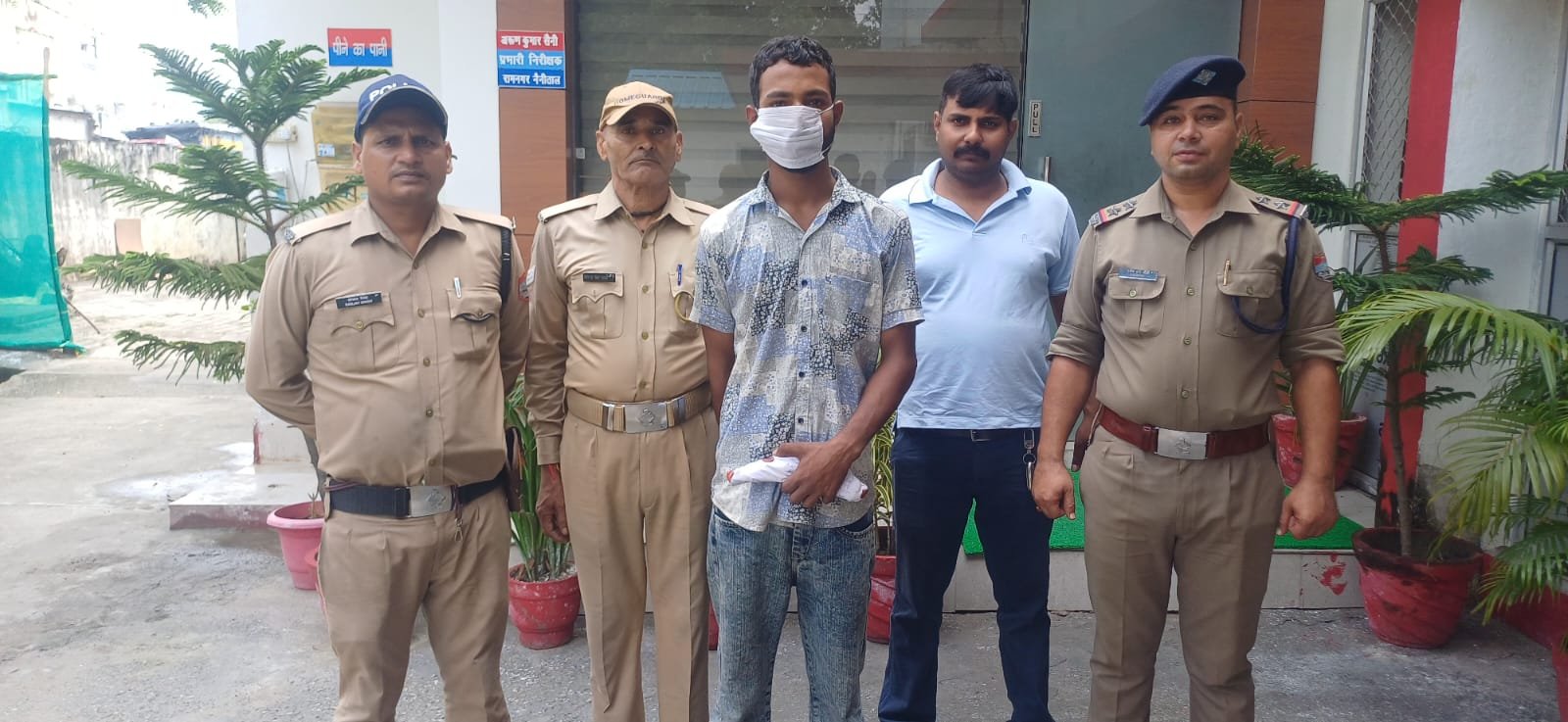 गुण्डागर्दी व भय दिखाने वाले अभियुक्त को पुलिस ने अवैध तमन्चे के साथ किया गिरफ्तार