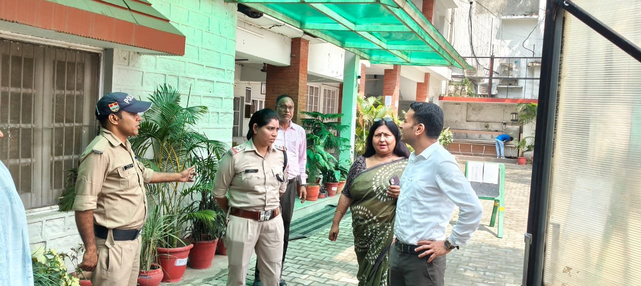 कड़े पहरे में सम्पन्न हुई स्नातक स्तरीय परीक्षा – SSP नैनीताल ने स्वयं लिया सुरक्षा व्यवस्था का जायजा