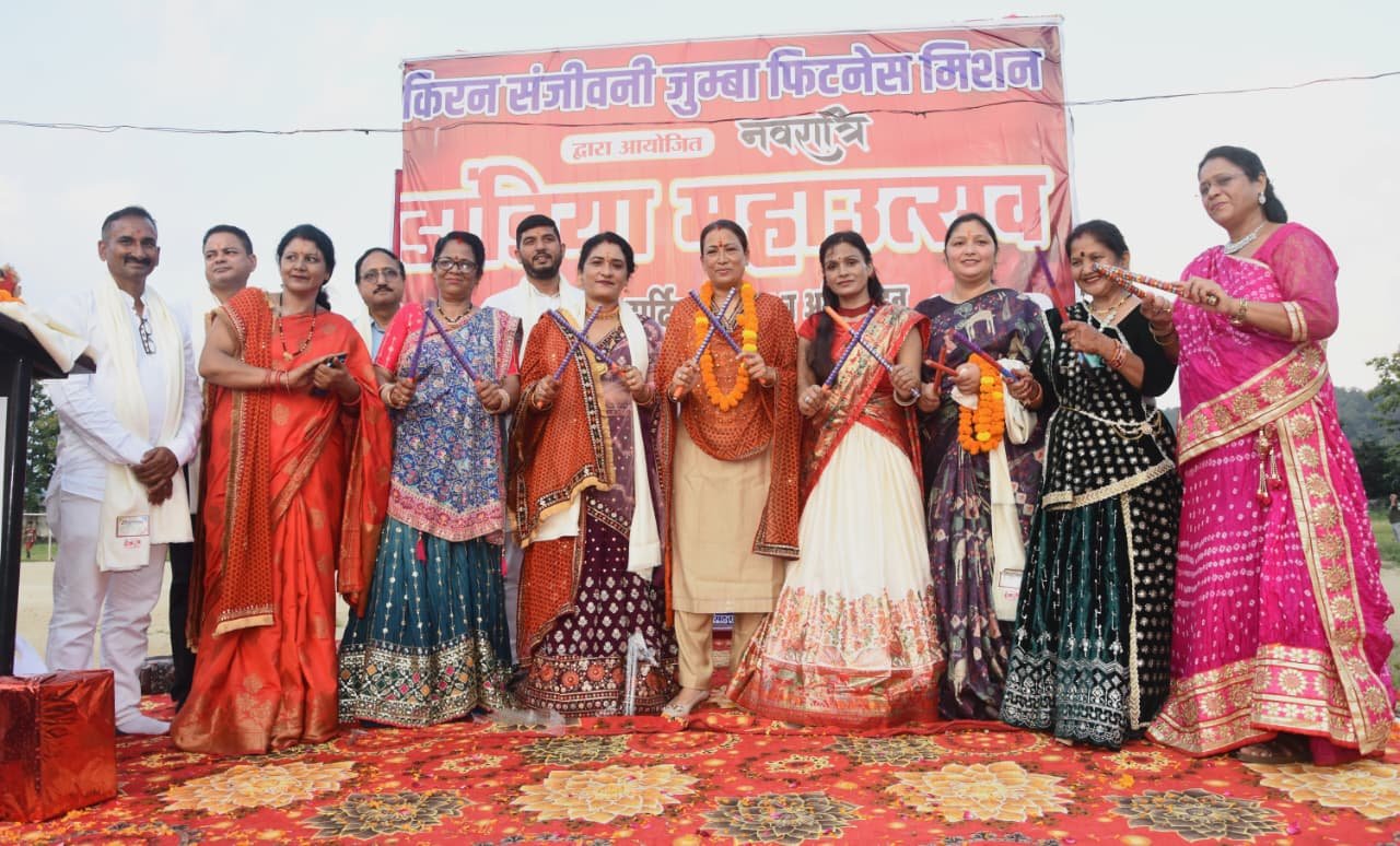डांडिया महोत्सव में शामिल हुईं कैबिनेट मंत्री रेखा आर्य