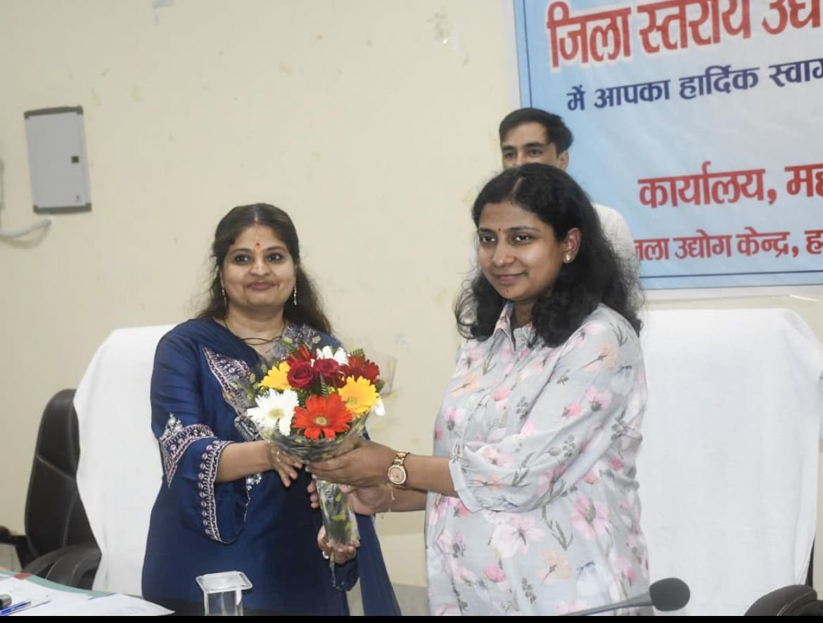 स्वरोजगार योजनाओं से अधिकाधिक लोगों को लाभान्वित करने पर बल, बैंकों को लंबित प्रकरण न रखने के निर्देश।