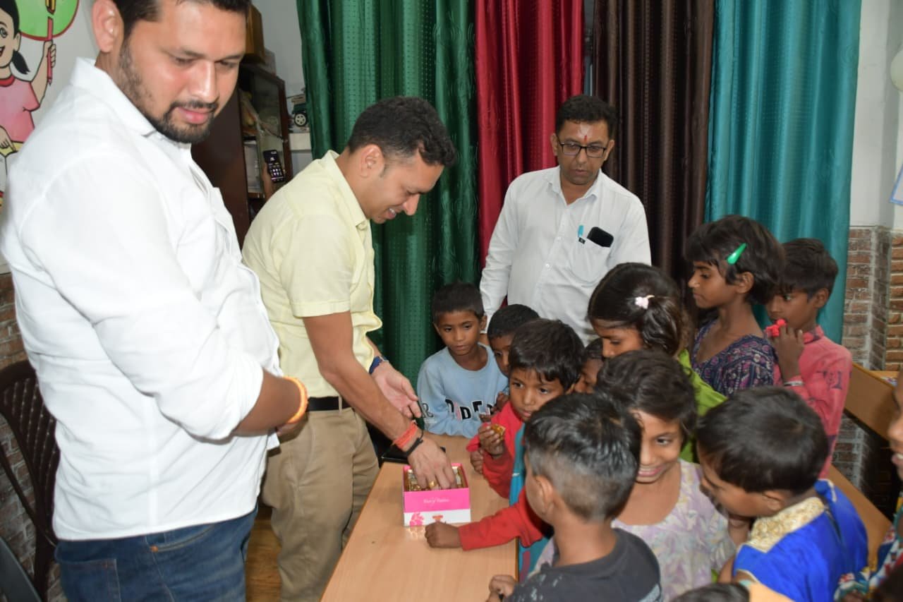 एसएसपी नैनीताल का मानवीय पहल — वीरांगना संस्था के बच्चों के संग मनाया दीपोत्सव