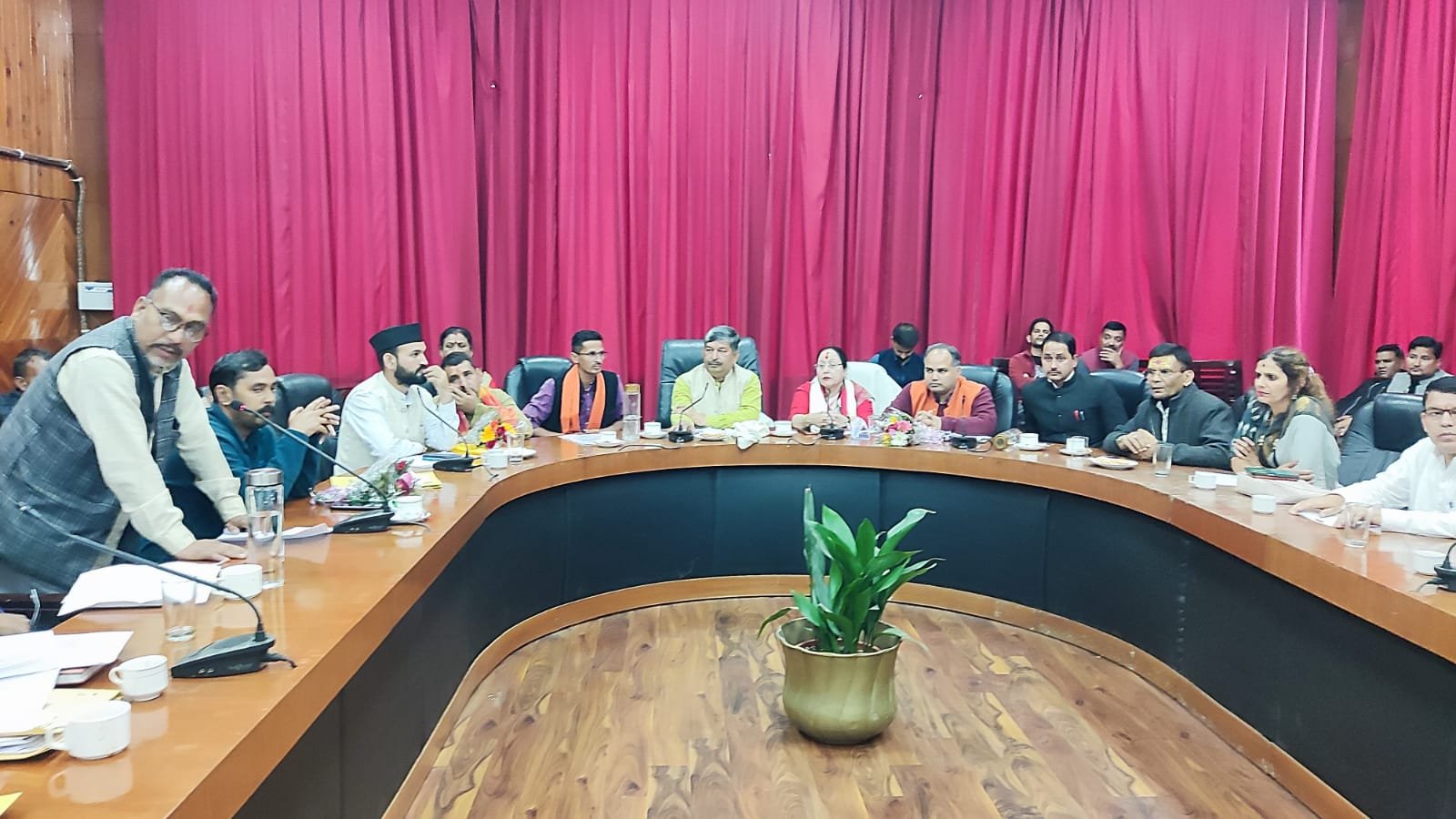 जल जीवन मिशन के कार्यों की समीक्षा बैठक में उपाध्यक्ष दिनेश आर्या सख्त, कहा– समय पर पूरा हो कार्य, लापरवाही बर्दाश्त नहीं