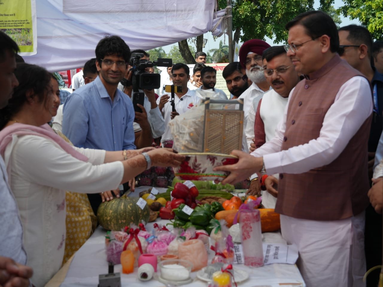 कृषि को विकास का प्रमुख इंजन मानते हुए किसान क्रेडिट कार्ड लिमिट बढ़ाई गई 5 लाख रुपये तक