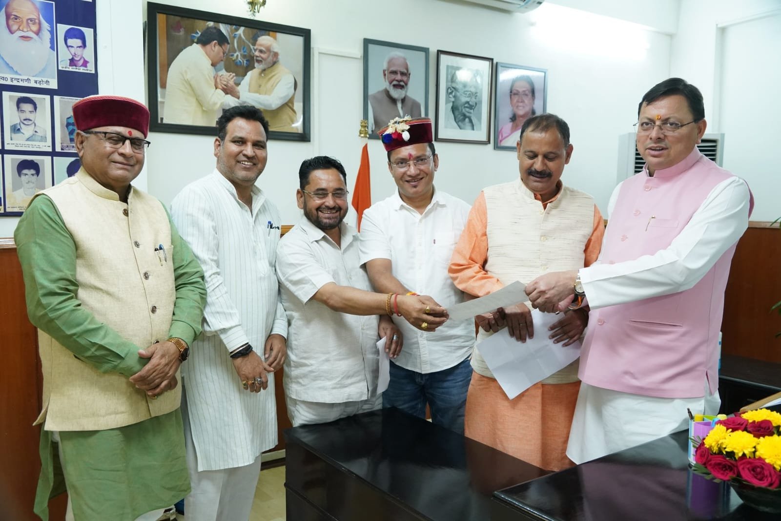 विभिन्न विधानसभा क्षेत्रों के विधायकों ने मुख्यमंत्री पुष्कर सिंह धामी से की भेंट