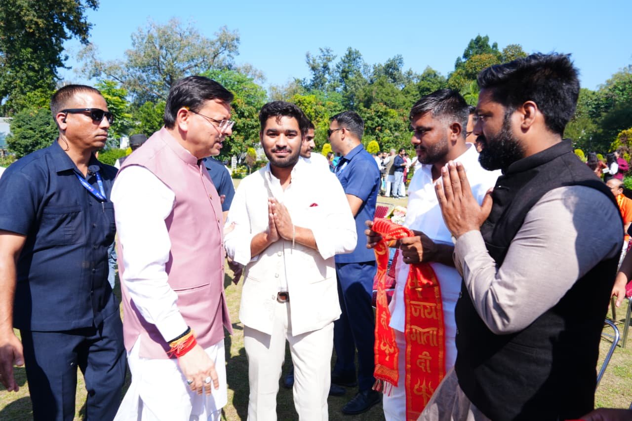 दीपावली पर सीएम धामी ने प्रदेशवासियों से स्वच्छता और सद्भाव के साथ पर्व मनाने का किया आह्वान