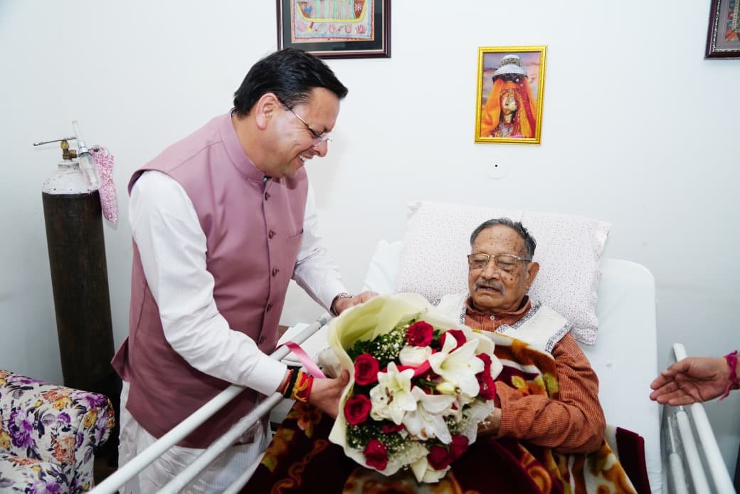मुख्यमंत्री पुष्कर सिंह धामी ने पूर्व मुख्यमंत्री भुवन चंद्र खंडूरी से की भेंट