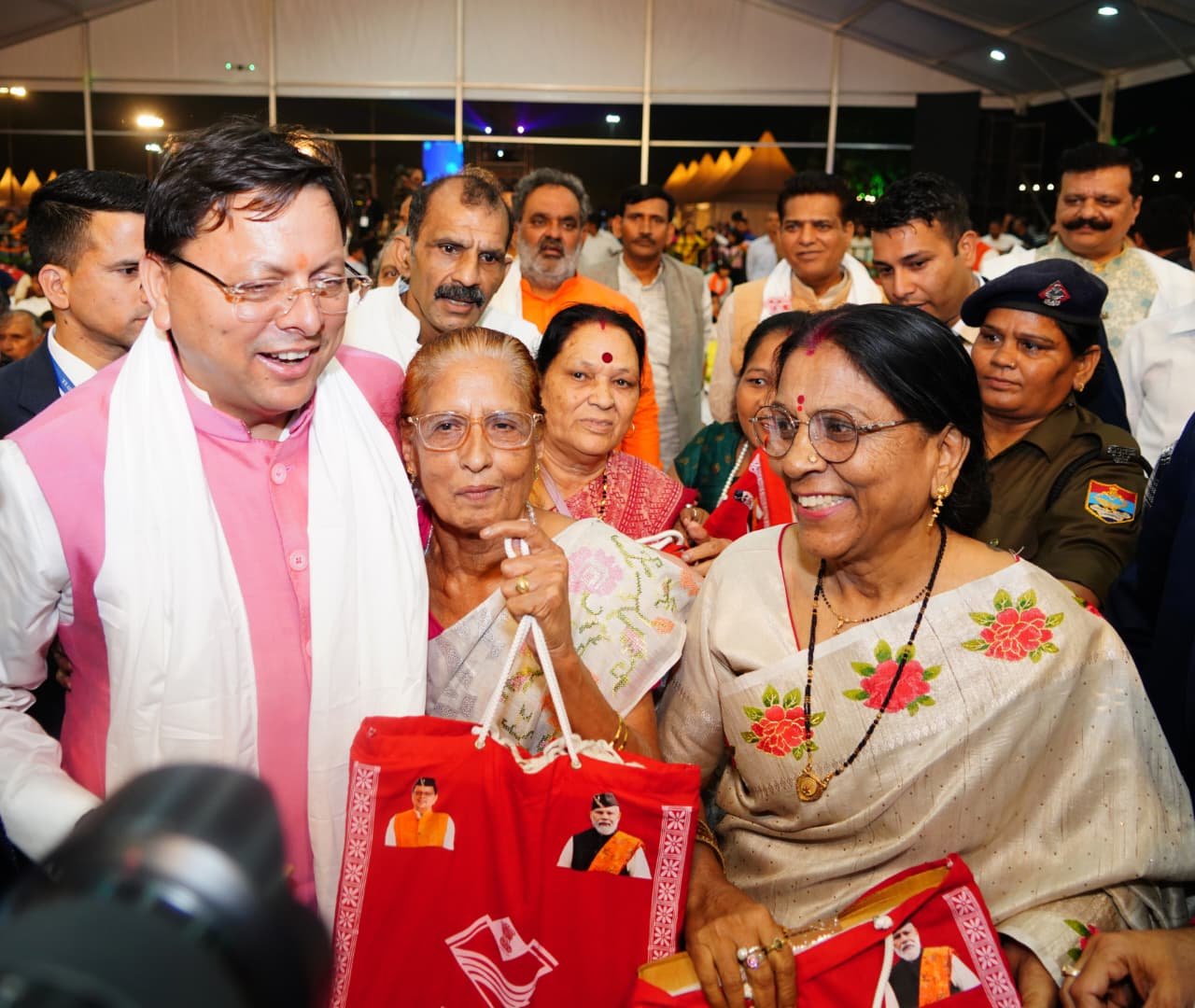 देवभूमि रजत उत्सव में दिखा परंपरा और तकनीक का संगम, एआई रोबोट ने सुनाई डिजिटल इंडिया की गाथा