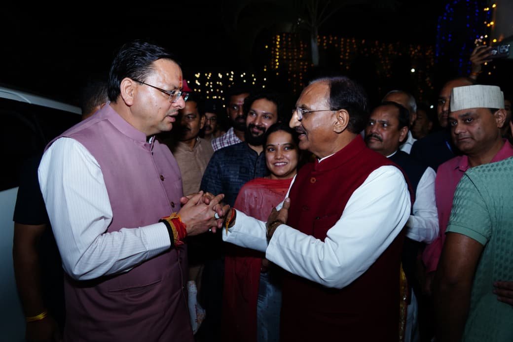 मुख्यमंत्री पुष्कर सिंह धामी ने पूर्व मुख्यमंत्री रमेश पोखरियाल ‘निशंक’ से की मुलाकात