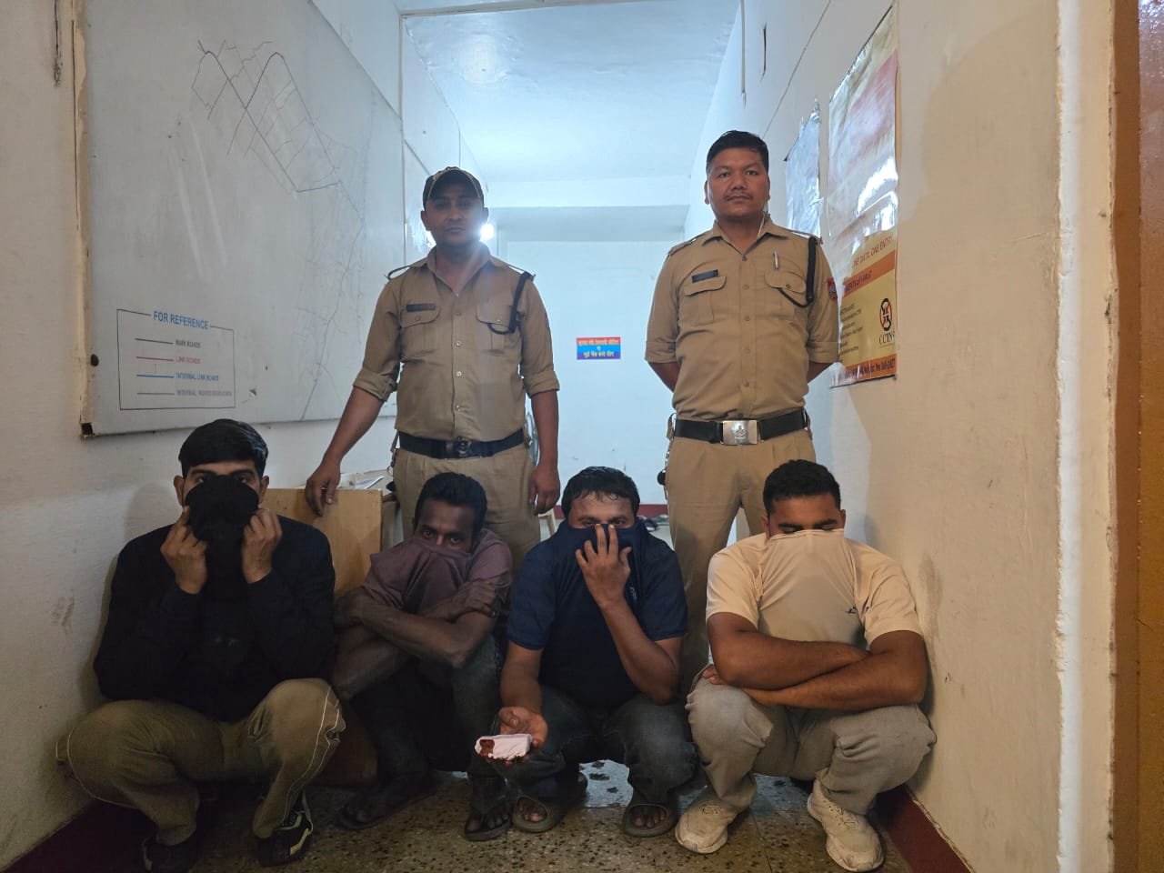 दीपावली से पहले नशा व जुए पर पुलिस की सख्ती, ट्रांसपोर्ट नगर से चार गिरफ्तार।