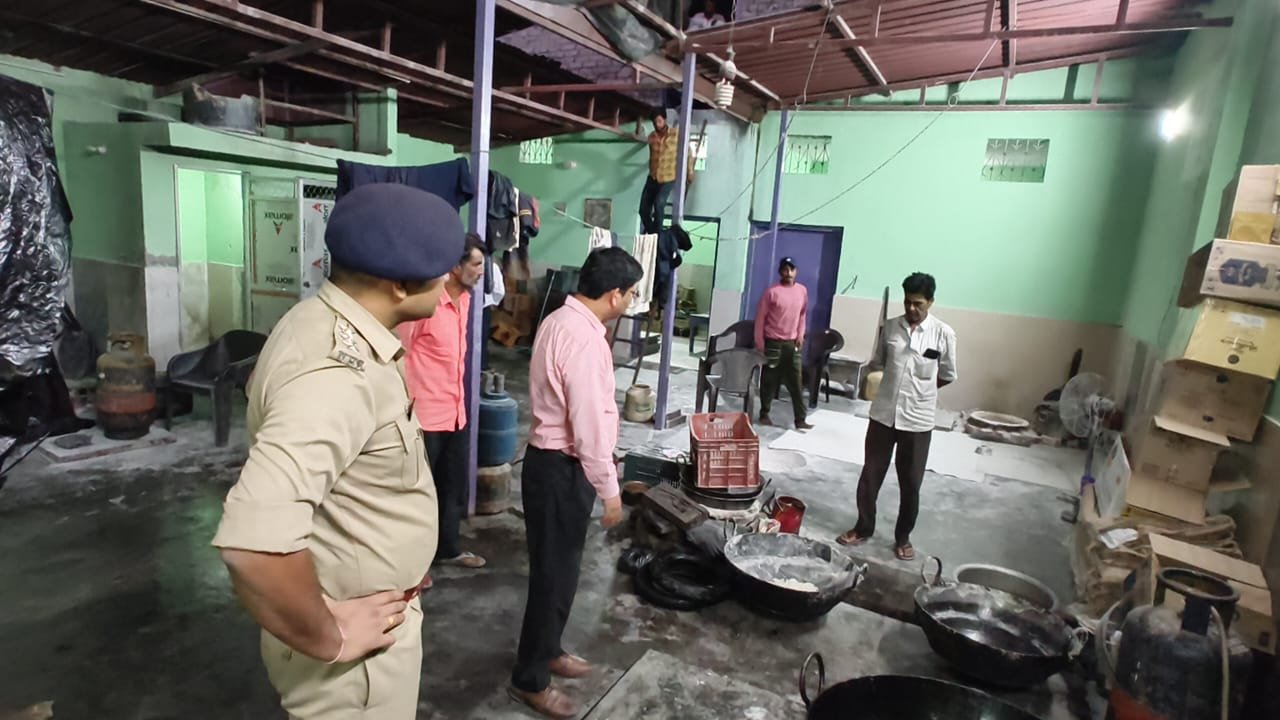 एसडीएम प्रमोद कुमार की औचक छापेमारी, कारखाना मालिक को दिए सख्त निर्देश