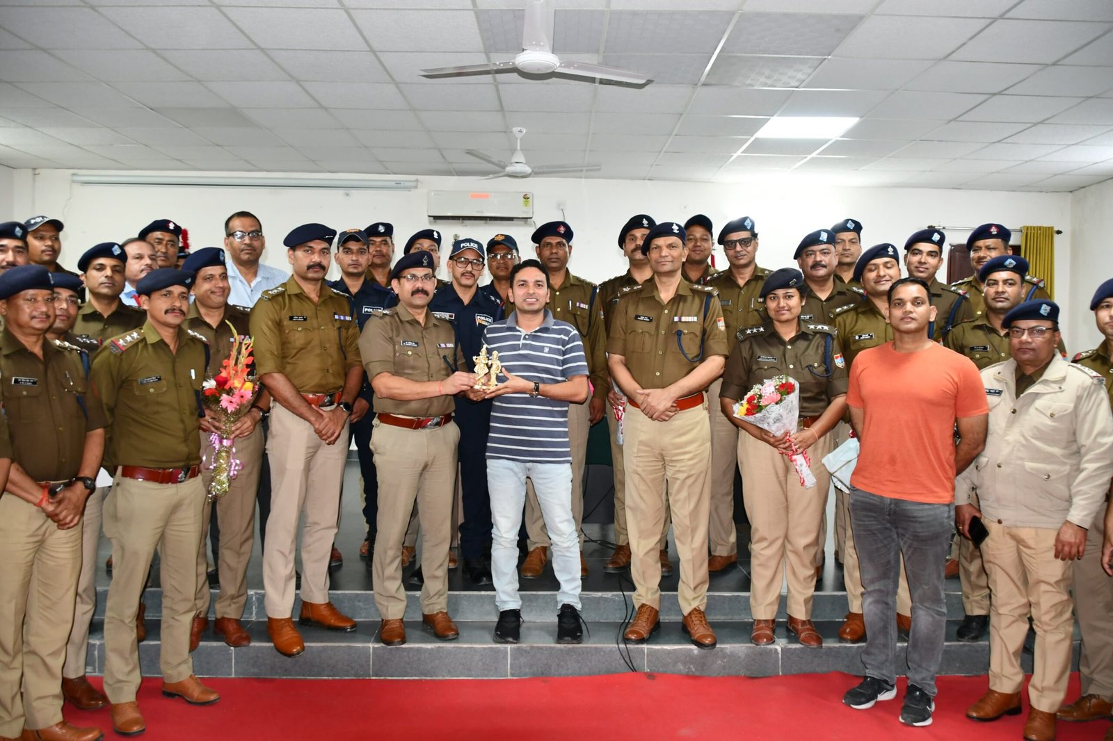 एसएसपी प्रहलाद नारायण मीणा को नैनीताल पुलिस ने दी भावभीनी विदाई