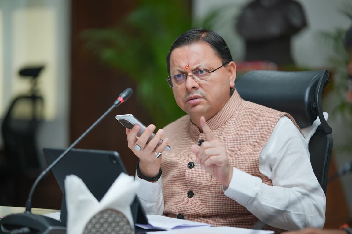 मुख्यमंत्री ने जताई नाराज़गी, सीएम हेल्पलाइन प्रकरणों के त्वरित निस्तारण के दिए निर्देश