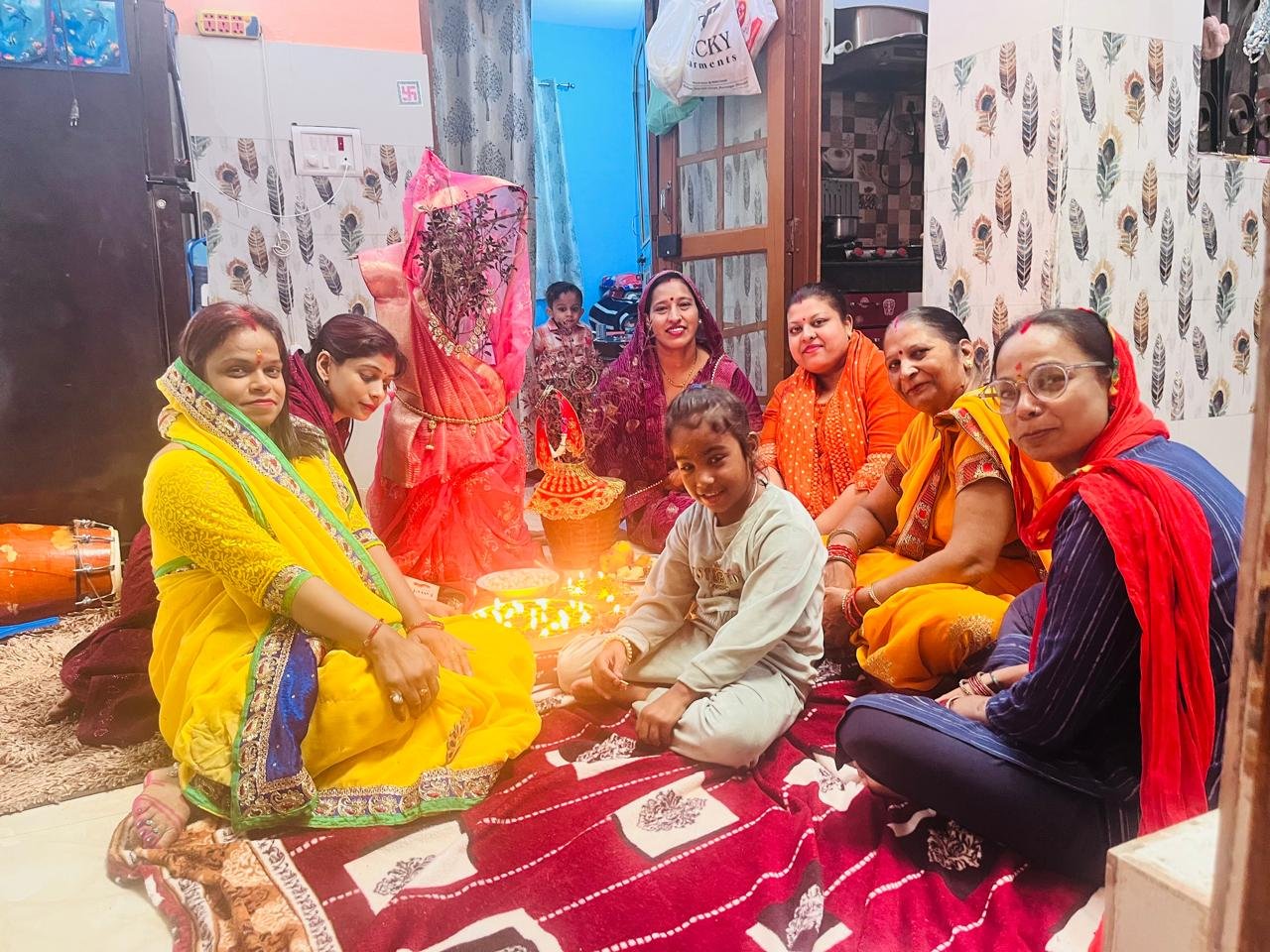 तुलसी पूजन और श्रृंगार से गूँजा रामनगर, महिलाओं ने की पारंपरिक आराधना