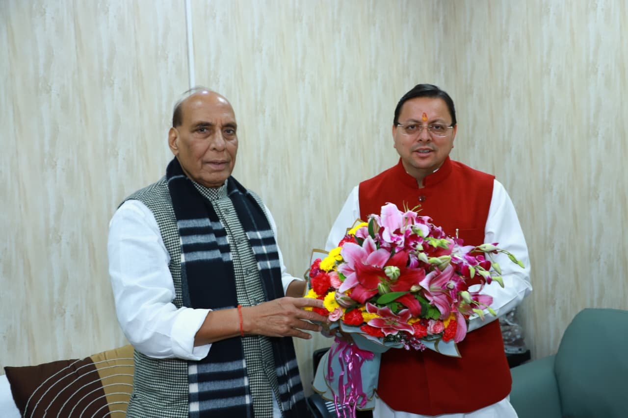 देहरादून के सामरिक महत्व पर CM धामी का जोर, रक्षा मंत्री से दिए महत्वपूर्ण प्रस्ताव