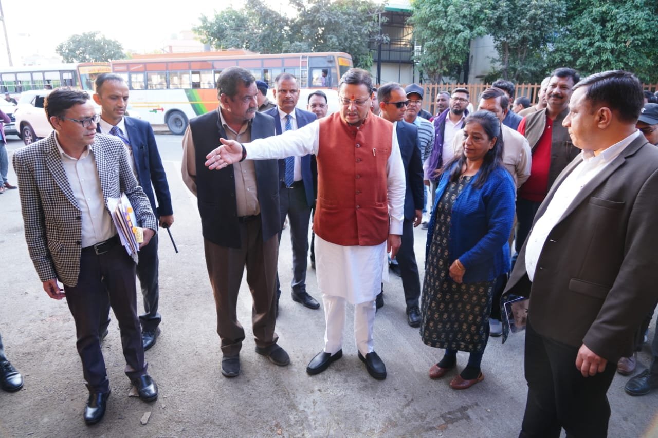 आईएसबीटी देहरादून में स्वच्छता अव्यवस्था पर सीएम धामी सख्त—अधिकारियों को फटकार