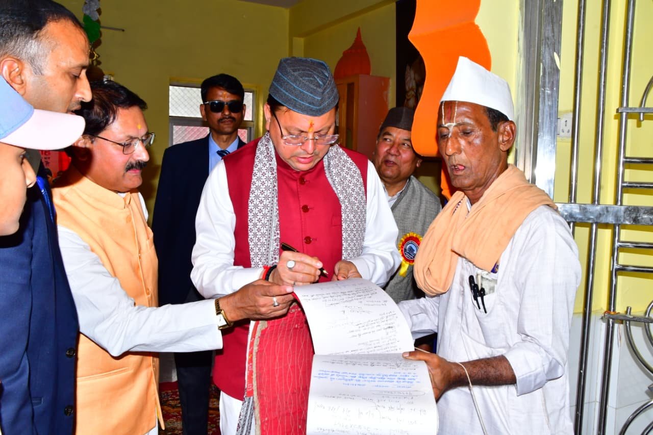 राजस्थान के पुष्कर में ब्रह्मा जी की पूजा कर उत्तराखंड के लिए मांगी खुशहाली