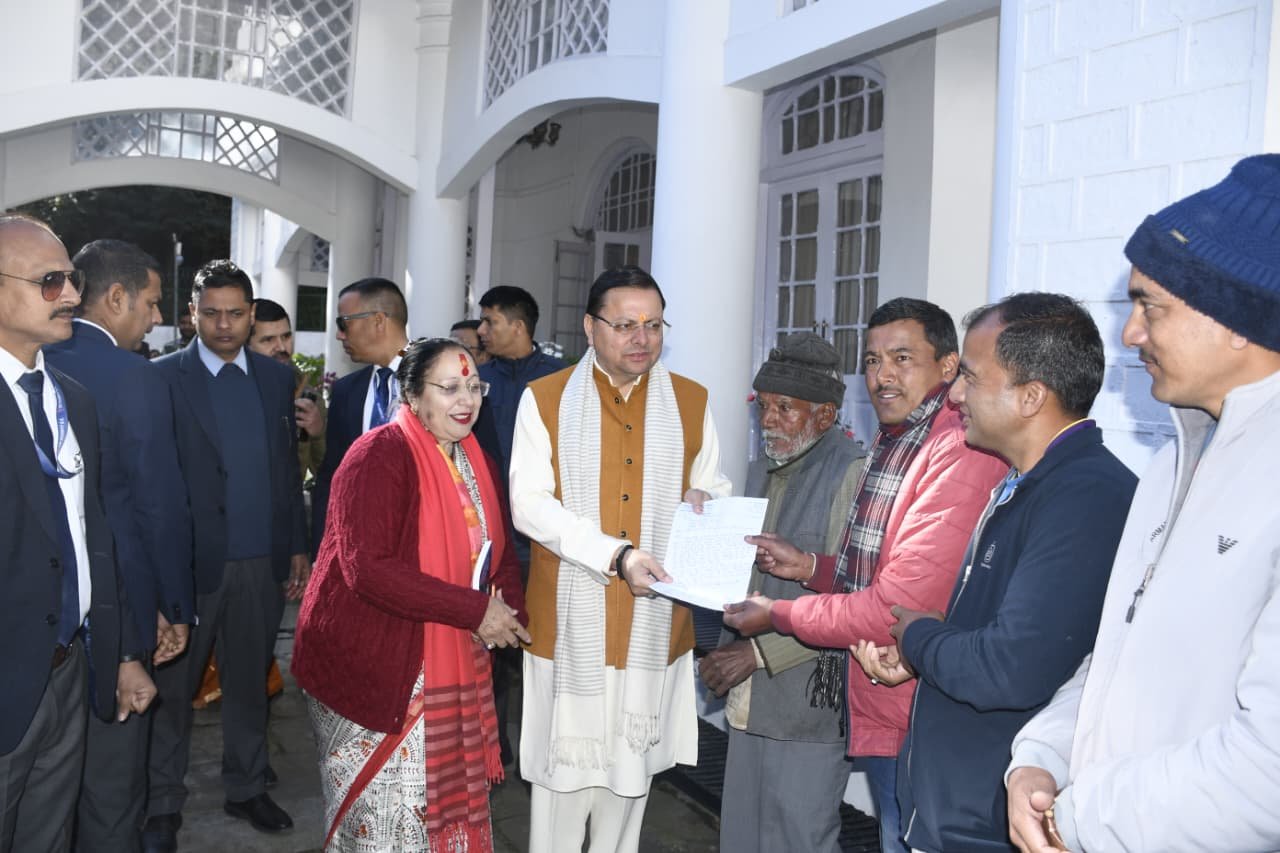 मुख्यमंत्री धामी ने नैनीताल में जनता से की मुलाकात, समस्याओं के समाधान हेतु अधिकारियों को दिए निर्देश