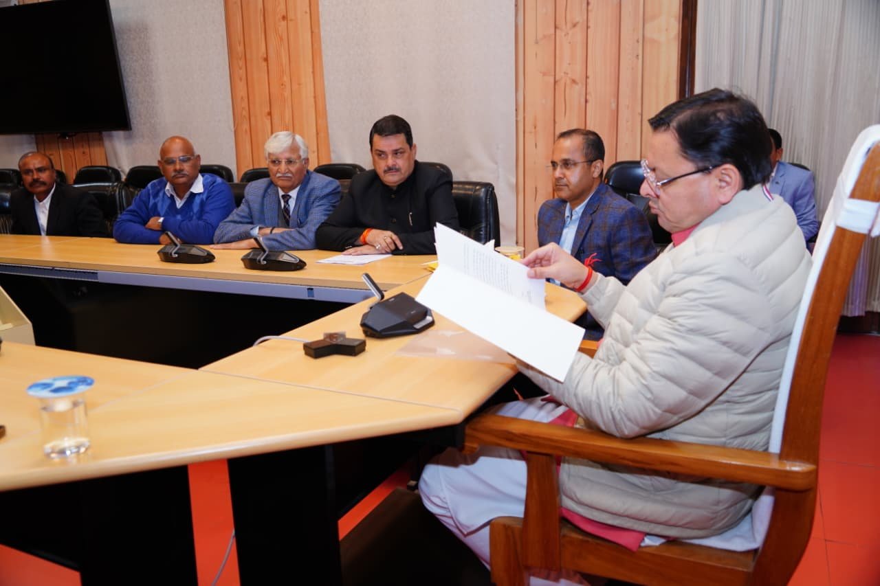 अधिवक्ता चैंबर निर्माण व भूमि आवंटन को लेकर बार एसोसिएशन प्रतिनिधिमंडल ने मुख्यमंत्री धामी से की भेंट