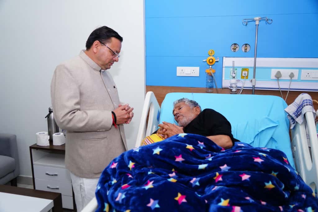 अस्पताल में भर्ती यूकेडी नेता दिवाकर भट्ट से मिले मुख्यमंत्री धामी”