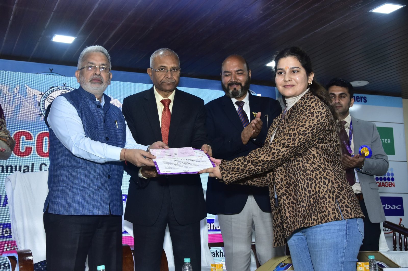आईवीआरआई मुक्तेश्वर में वन हेल्थ पर राष्ट्रीय सम्मेलन सम्पन्न, वैज्ञानिकों को किया गया सम्मानित।