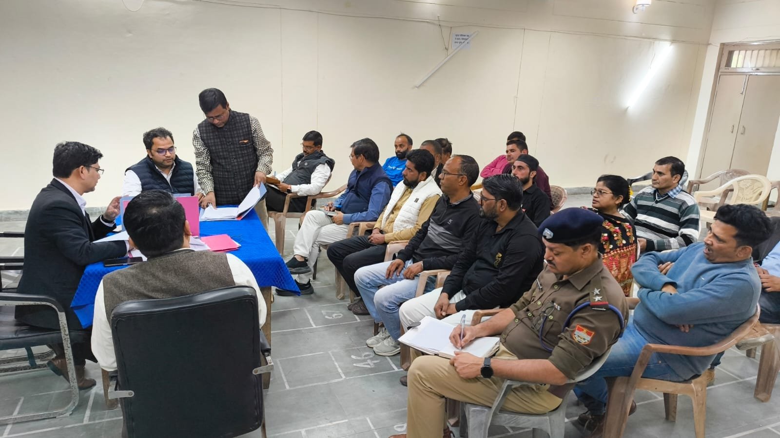 स्लाटर हाउस संचालन पर एसडीएम ने लिया फीडबैक—जनप्रतिनिधियों ने रखी अपनी बात।
