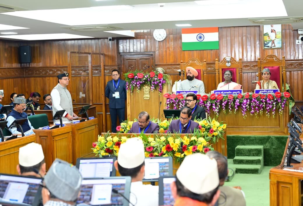 जनता के प्रति निरंतर उत्तरदाई बने रहना संसदीय प्रणाली की शक्ति भी और चुनौती भी