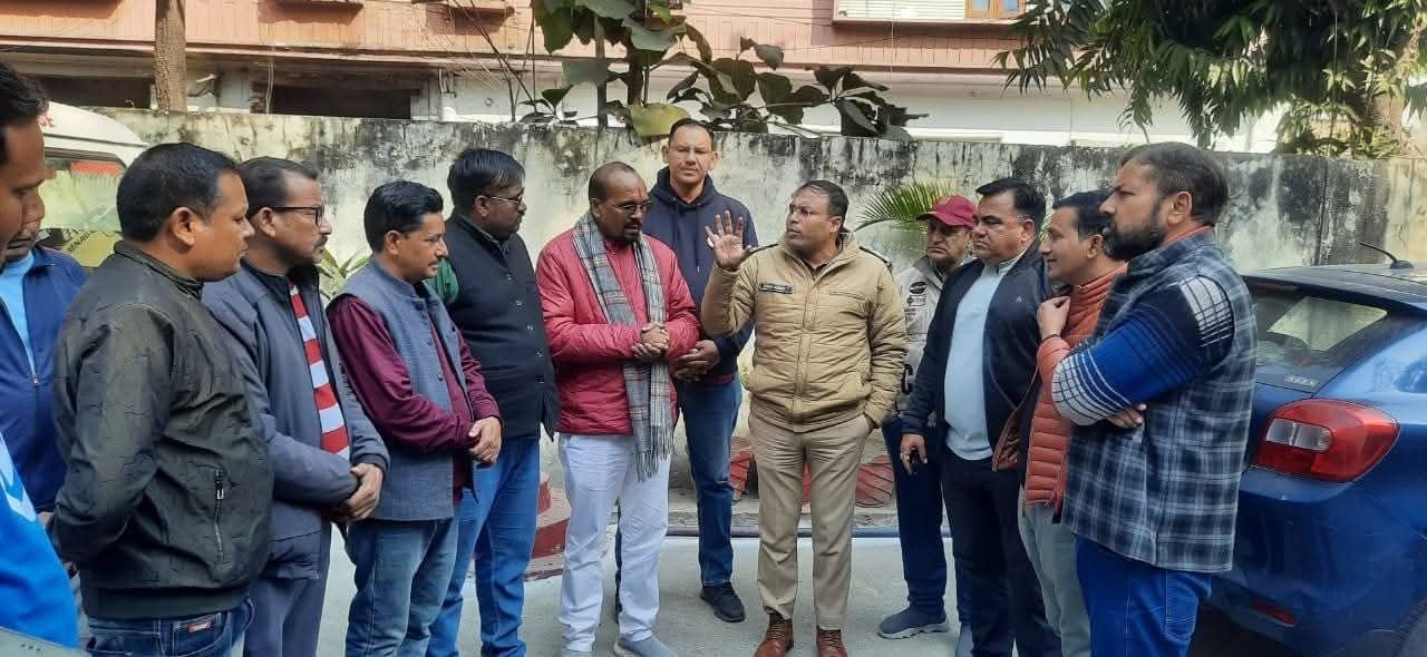 युवक से मारपीट केस ने पकड़ा तूल, भाजपा कार्यकर्ताओं का कोतवाली घेराव