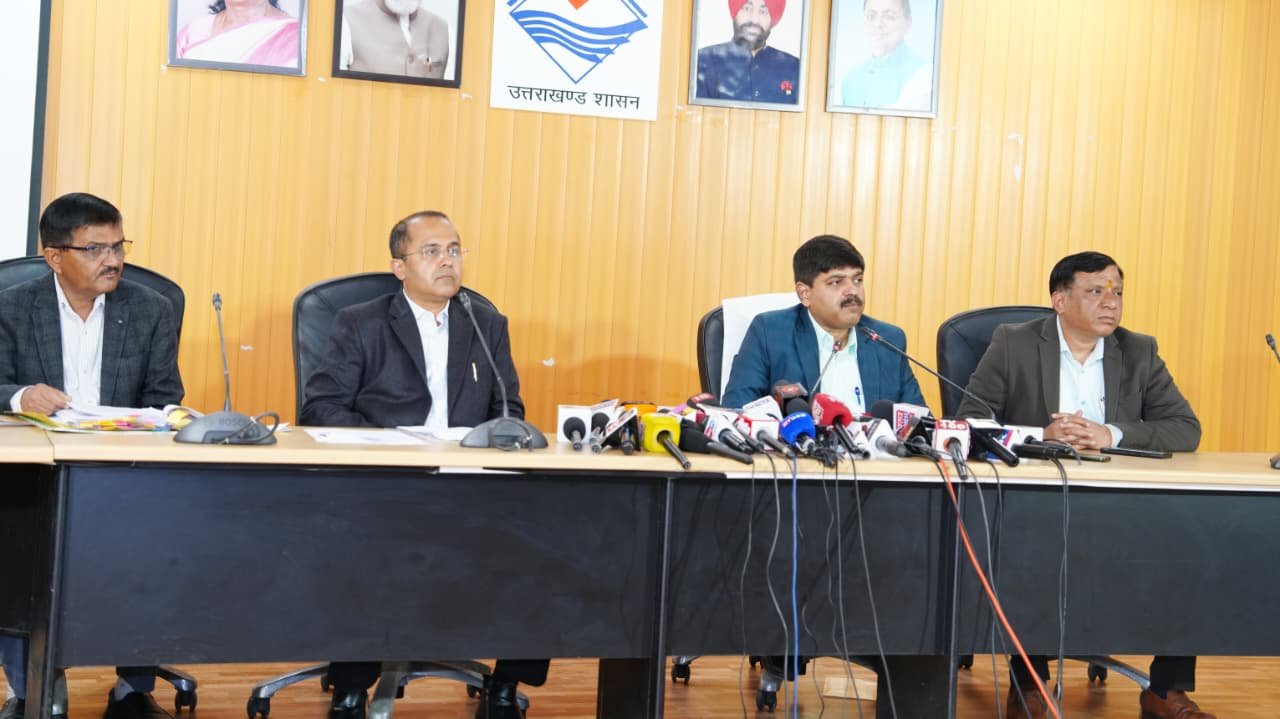 उत्तराखंड कैबिनेट के 16 अहम फैसले: रोW मुआवज़ा बढ़ा, ग्रीन बिल्डिंग को बढ़ावा, नैनी-सैनी एयरपोर्ट AAI को हस्तांतरित”
