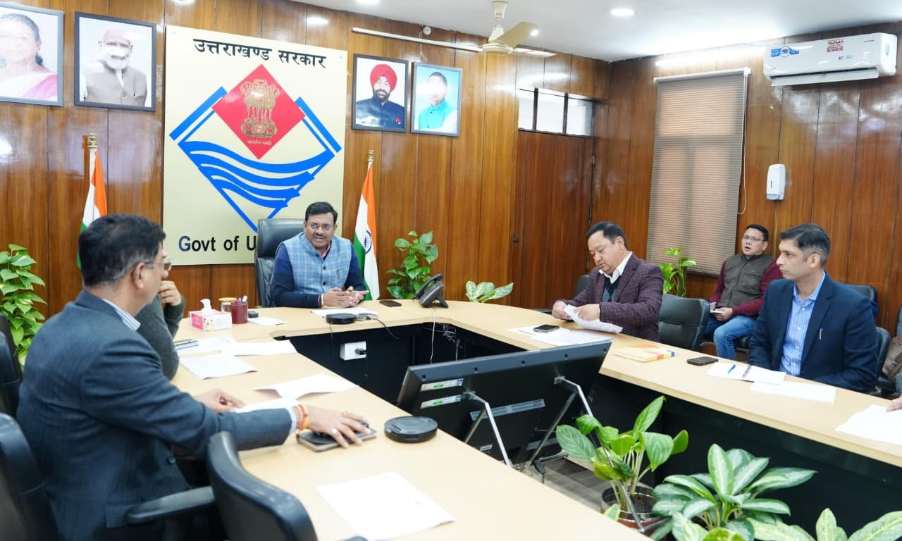 प्रदेश में रोप-वे निर्माण को लेकर नीति निर्धारण—मुख्य सचिव आनन्द बर्द्धन