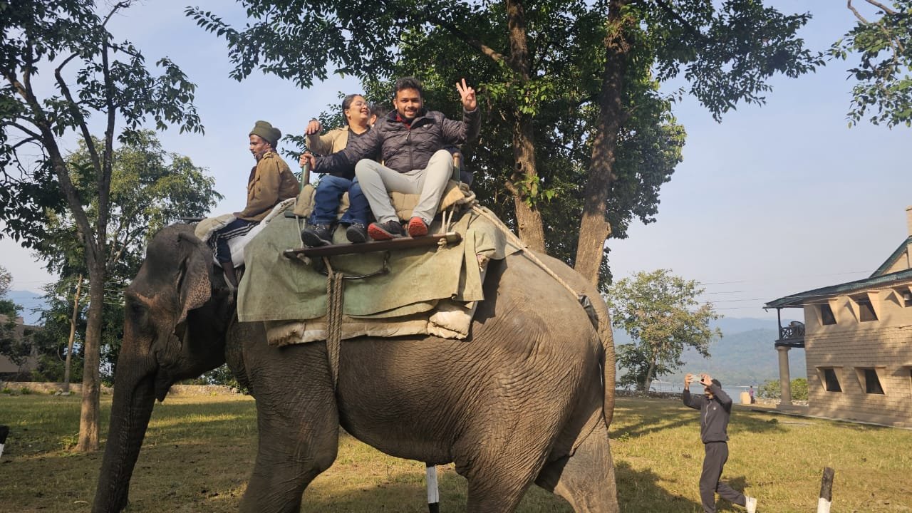 बिजरानी और ढिकाला जोन में फिर शुरू हुई हाथी सफारी . कार्बेट में हाथी सफारी का शुभारंभ, पर्यटकों में उत्साह