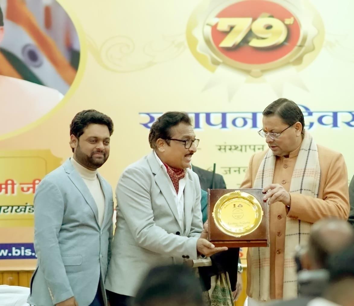गुणवत्ता के क्षेत्र में उत्कृष्ट योगदान पर संदीप गुप्ता व आदित्य अग्रवाल सम्मानित।