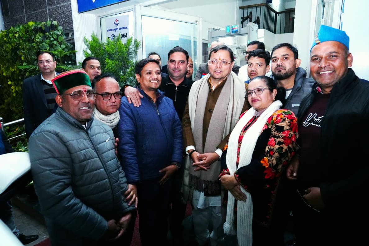 उपनल कर्मचारियों ने मुख्यमंत्री श्री पुष्कर सिंह धामी से भेंट कर ‘समान कार्य-समान वेतन’ पर कैबिनेट के ऐतिहासिक निर्णय के लिए व्यक्त किया आभार
