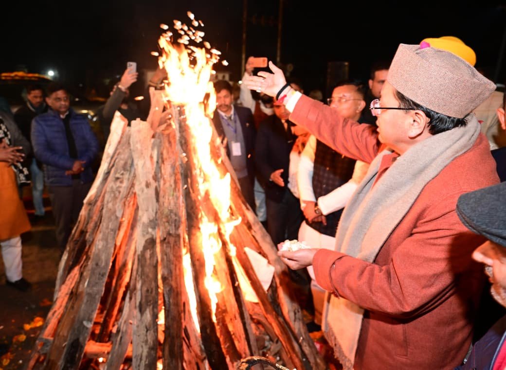नगला तराई रोड में लोहड़ी समारोह, मुख्यमंत्री पुष्कर सिंह धामी रहे मौजूद