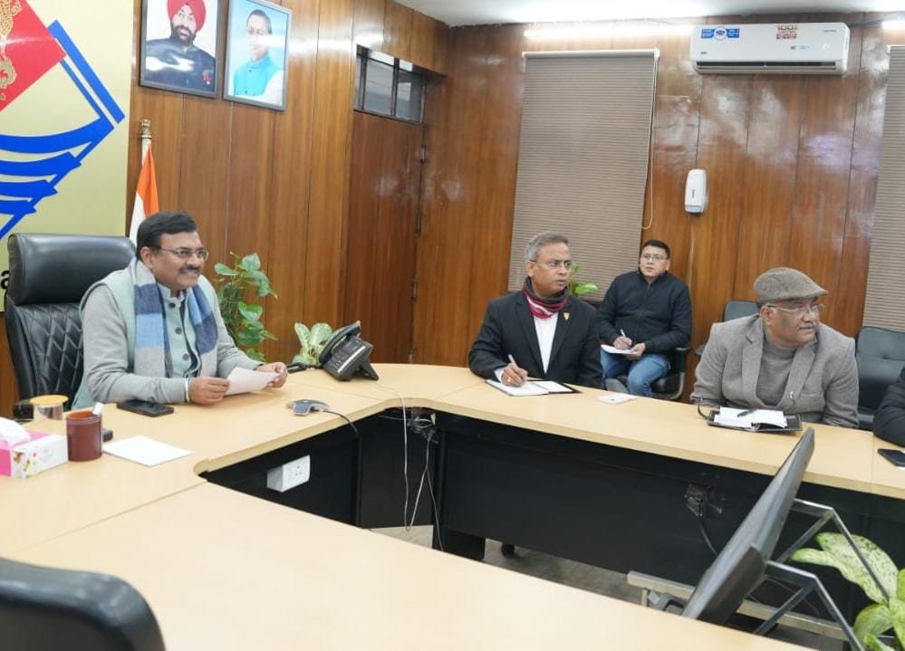 मुख्य सचिव आनन्द बर्द्धन की अध्यक्षता में कार्बन क्रेडिट पर बैठक, उत्तराखण्ड के लिए आय के नए अवसर तलाशने पर जोर