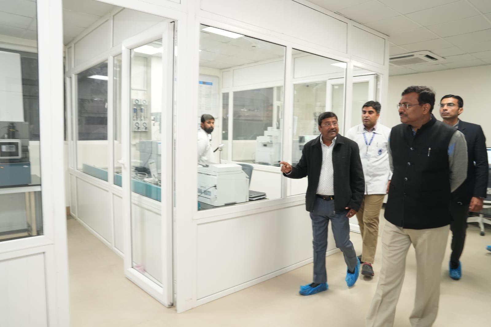 मुख्य सचिव आनंद बर्द्धन ने किया स्किल हब सहसपुर का निरीक्षण, एक माह में पूर्ण क्षमता उपयोग के निर्देश