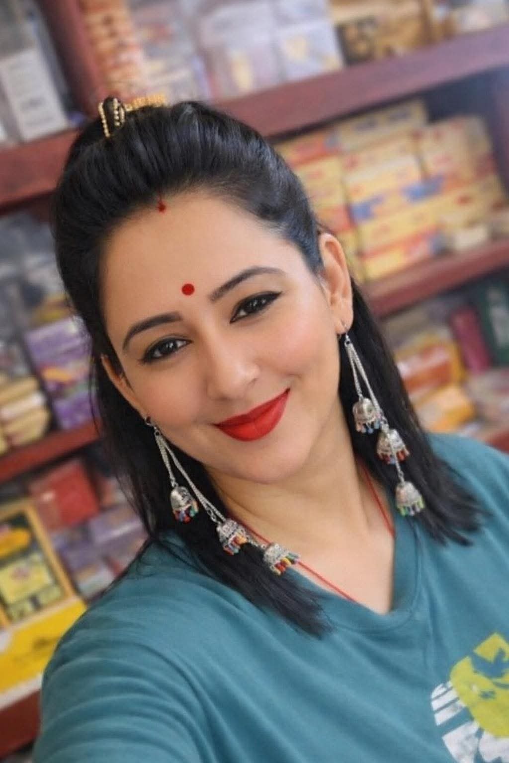 *ज्योति अधिकारी को भारी धनराशि, उपबन्धों व कड़ी शर्तो पर मिली जमानत, एक गलती और फिर जेल*  *जनाक्रोश अभी भी बरकरार, शिकंजा और कस सकता है जमानत के बाद भी संकट है बरकरार, अन्य जनपद भी बन सकती है मुसीबत*