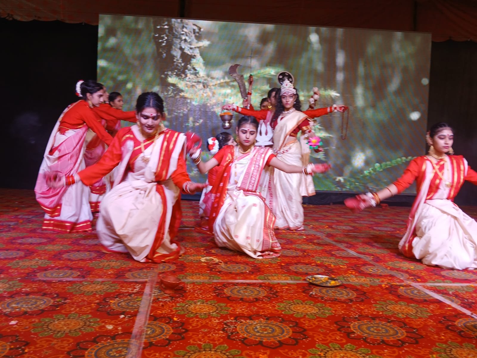 लोकगीतों और नृत्य से गूंजा पैठपड़ाव, बसंत उत्सव का दूसरा दिन रंगीन