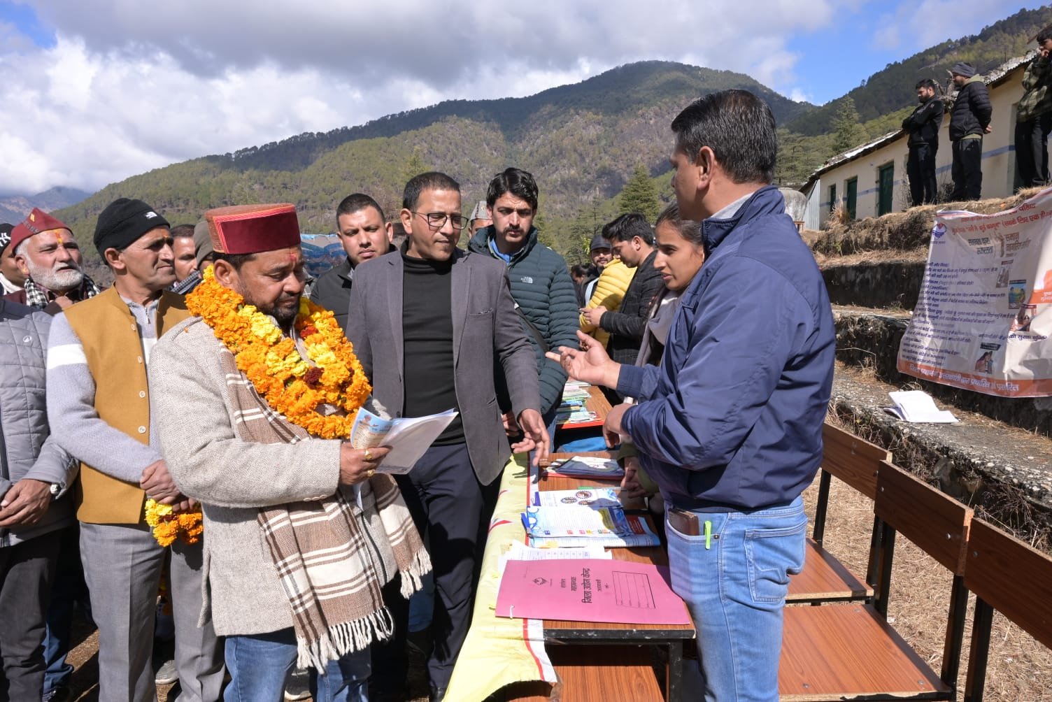 सरकार पहुँची जनता के द्वार: ‘जन-जन की सरकार’ कैम्पों में उमड़ा जनसैलाब