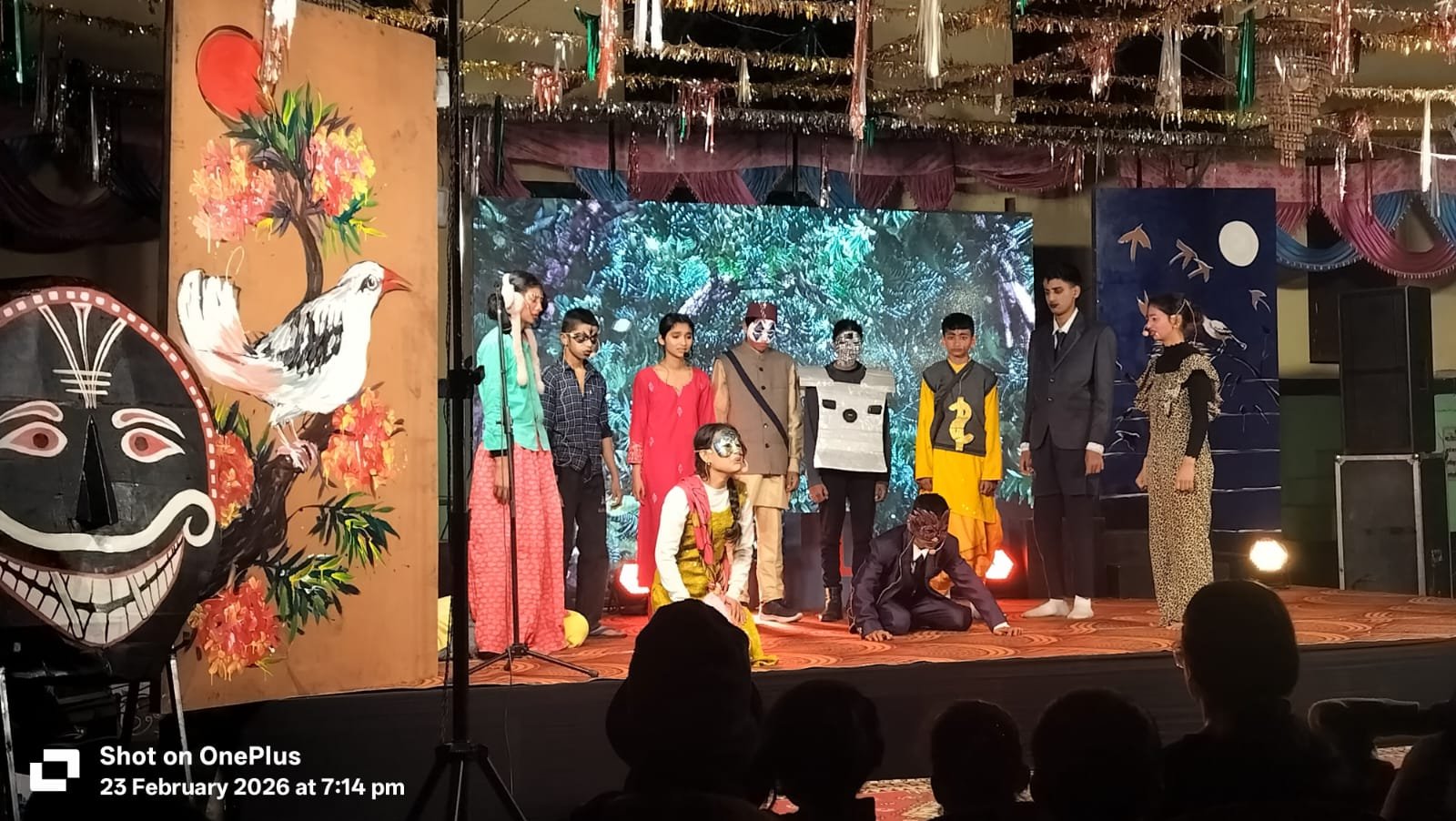 कला के माध्यम से चेतावनी—संभल जाए मानव, नहीं तो खो जाएगी दुनिया