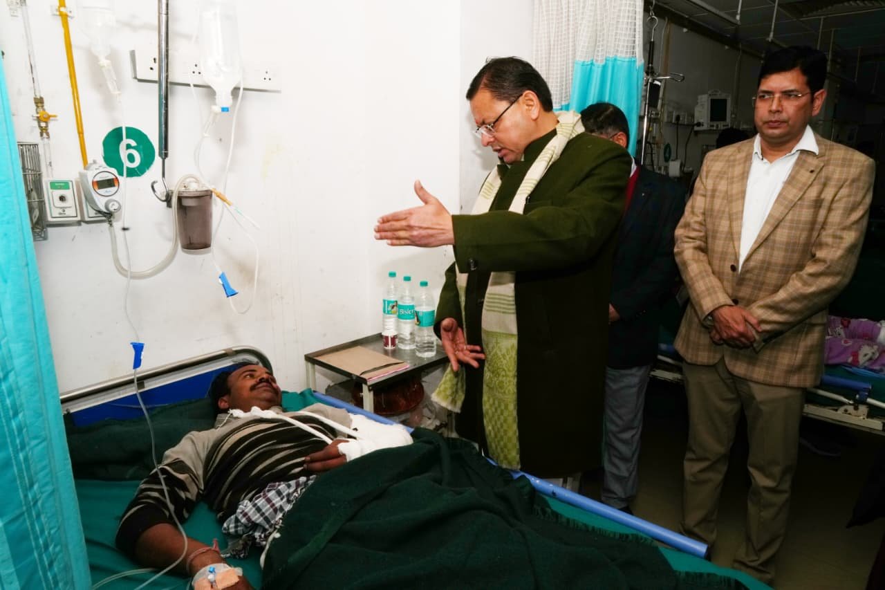 घायलों का हालचाल जाना, पारिवारिक जनों से बातचीत कर इलाज का पूरा भरोसा दिया