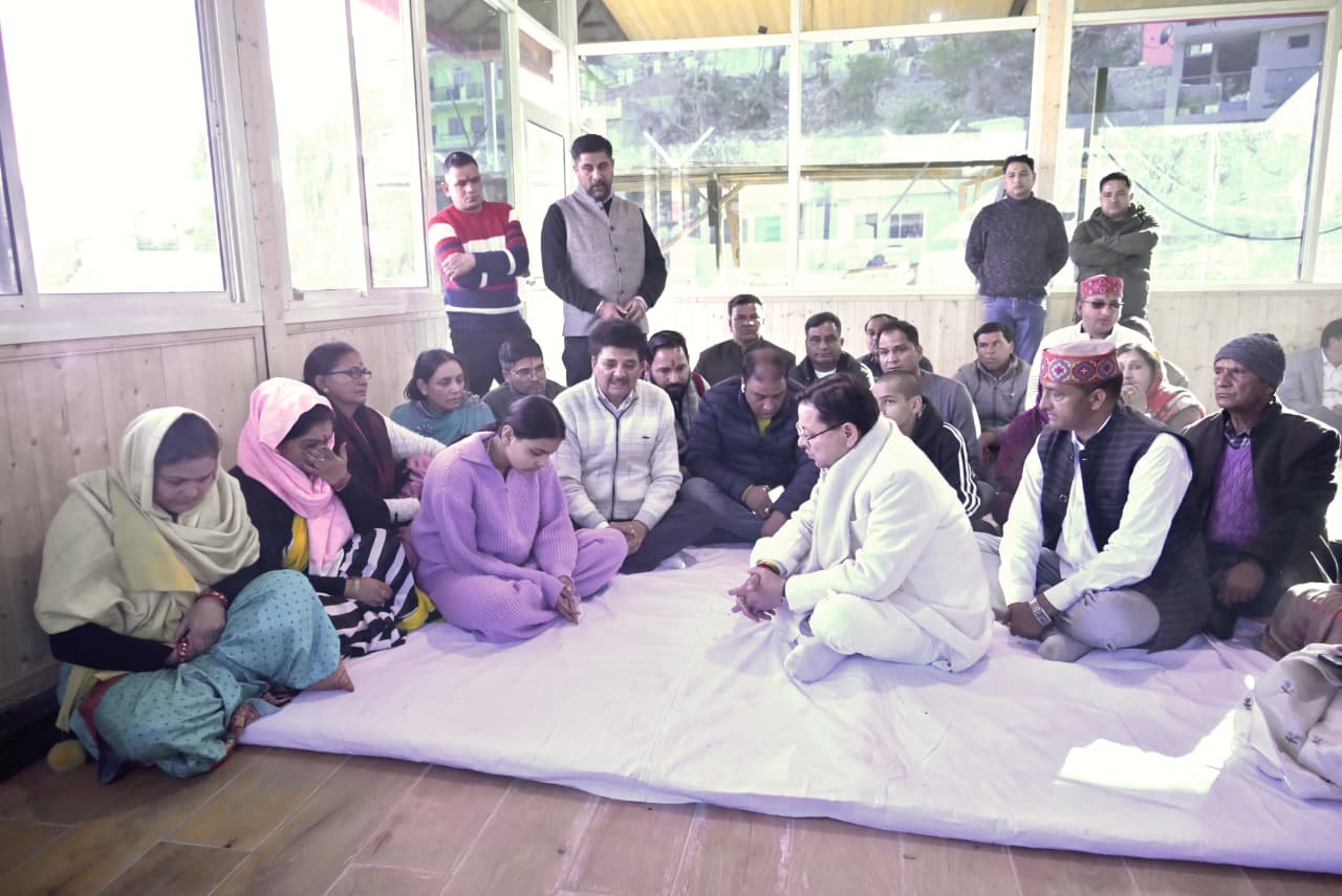 भिकियासैंण में स्व. सतीश नैनवाल को श्रद्धांजलि देने पहुँचे मुख्यमंत्री धामी