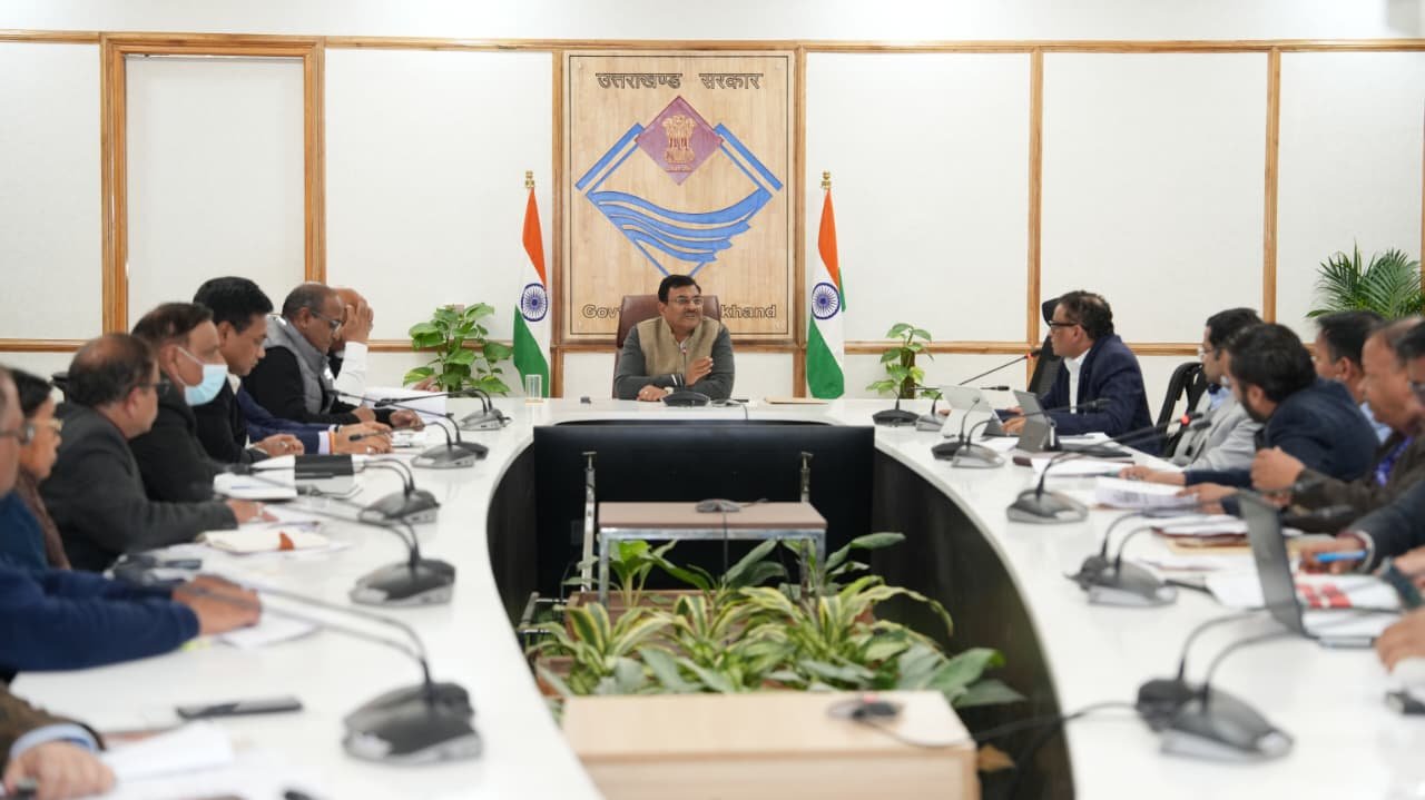 मुख्य सचिव आनंद बर्धन की अध्यक्षता में स्वीकृतियों, प्रतिपूर्ति एवं धनराशि निर्गम की समीक्षा।