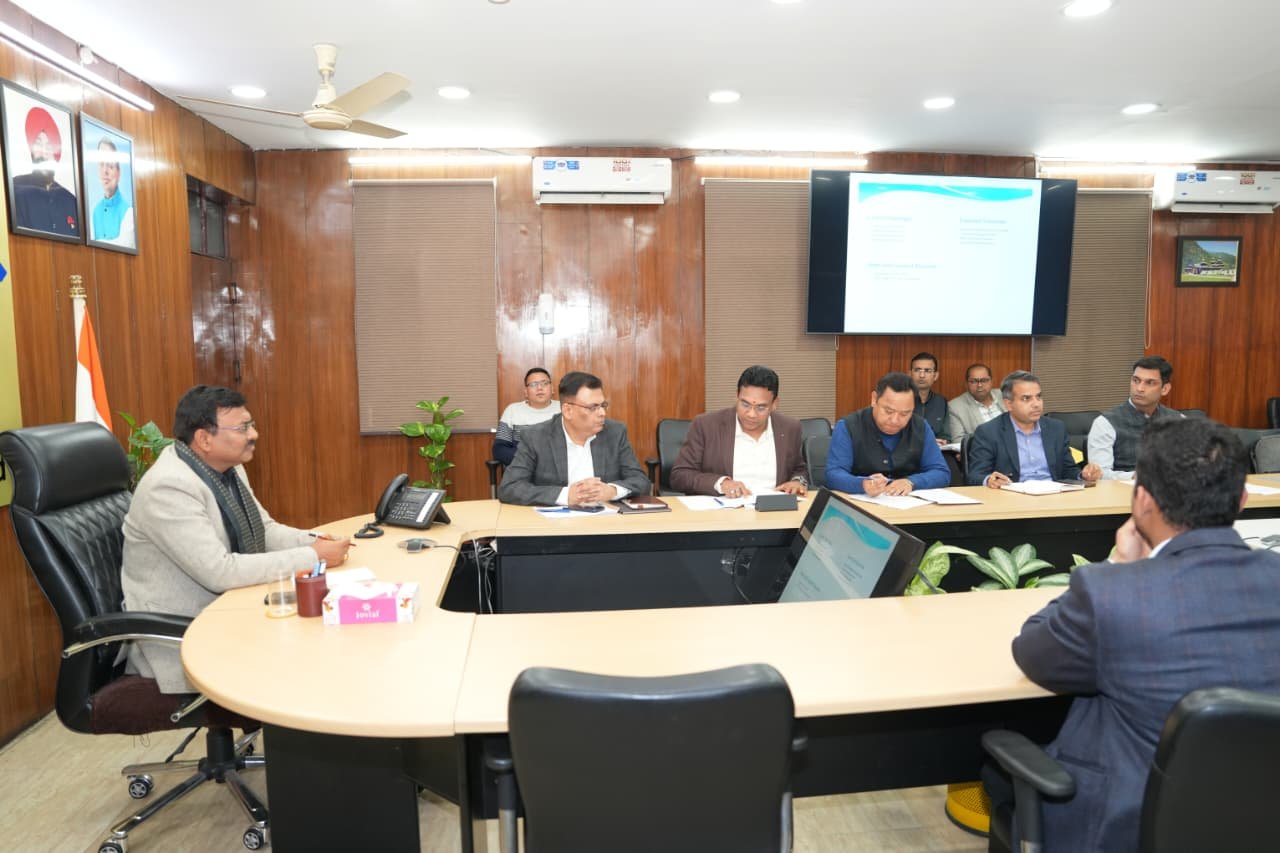 नैनीताल एवं मसूरी से संबंधित समस्याओं पर उच्चस्तरीय समीक्षा बैठक।