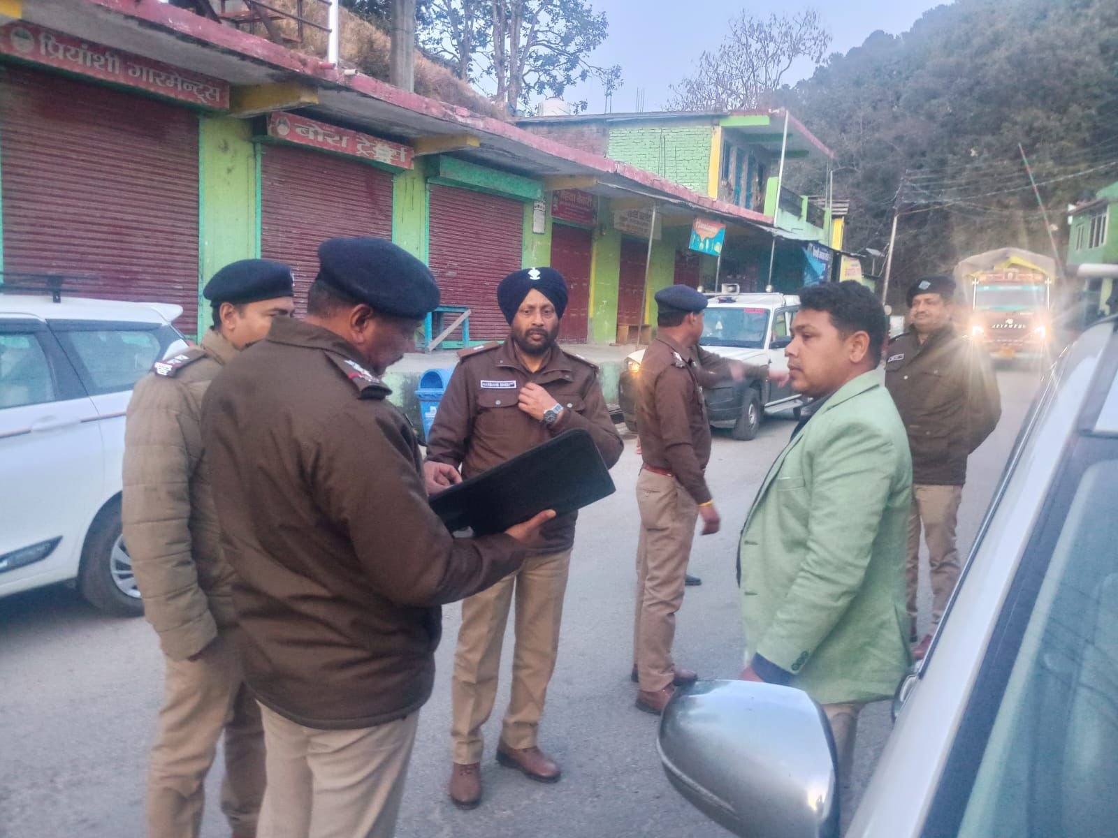 कुमायूँ में देर रात सघन चेकिंग, IG रिद्धिम अग्रवाल के निर्देशन में पुलिस अलर्ट