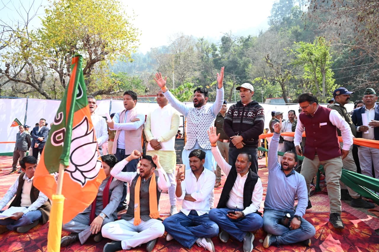 पिलखी पीएचसी का सीएचसी में किया गया उच्चीकरण, घनसाली को मिली विकास योजनाओं की सौगात‘।