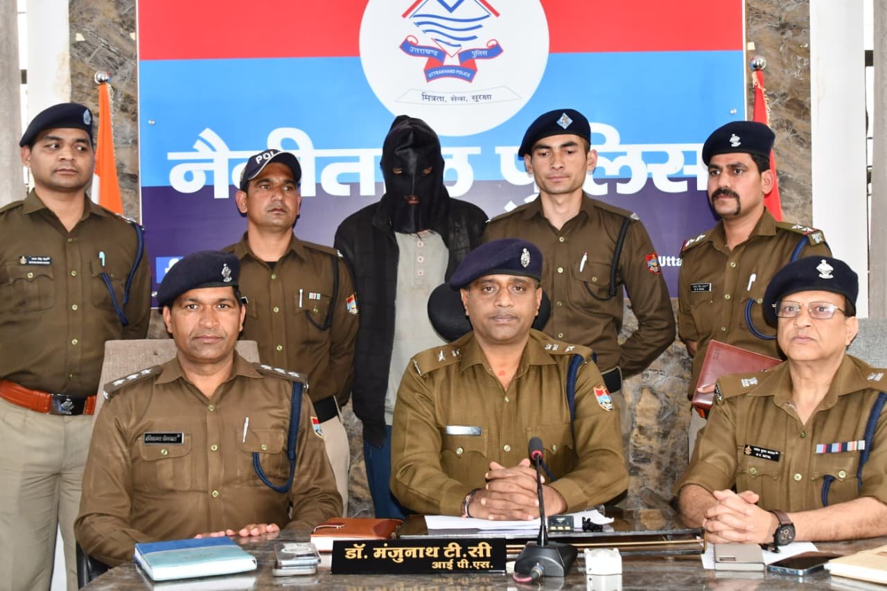 *तेजतर्रार कप्तान मंजुनाथ ने गलत नियत का खेल किया खत्म*  *दुष्कर्म के प्रयास के दरिंदे को तल्लीताल पुलिस ने 10 घंटे मे किया गिरफ्तार*  *महिलाओं की सुरक्षा से खिलवाड़ करने वालों को किसी भी हाल में बख्शा नहीं जाएगा*