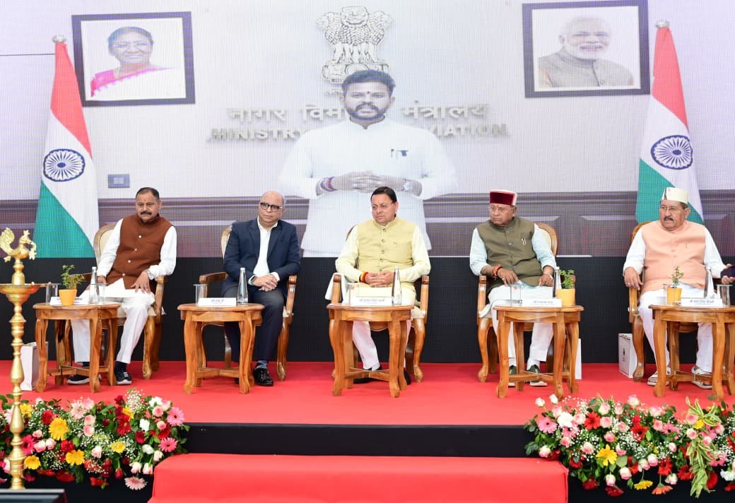 अब पिथौरागढ़ सिर्फ 1 घंटे दूर, CM धामी ने विमान सेवा का किया उद्घाटन