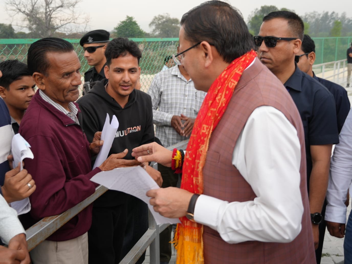 खटीमा दौरे पर मुख्यमंत्री पुष्कर सिंह धामी ने सुनी जनसमस्याएं, अधिकारियों को दिए त्वरित समाधान के निर्देश