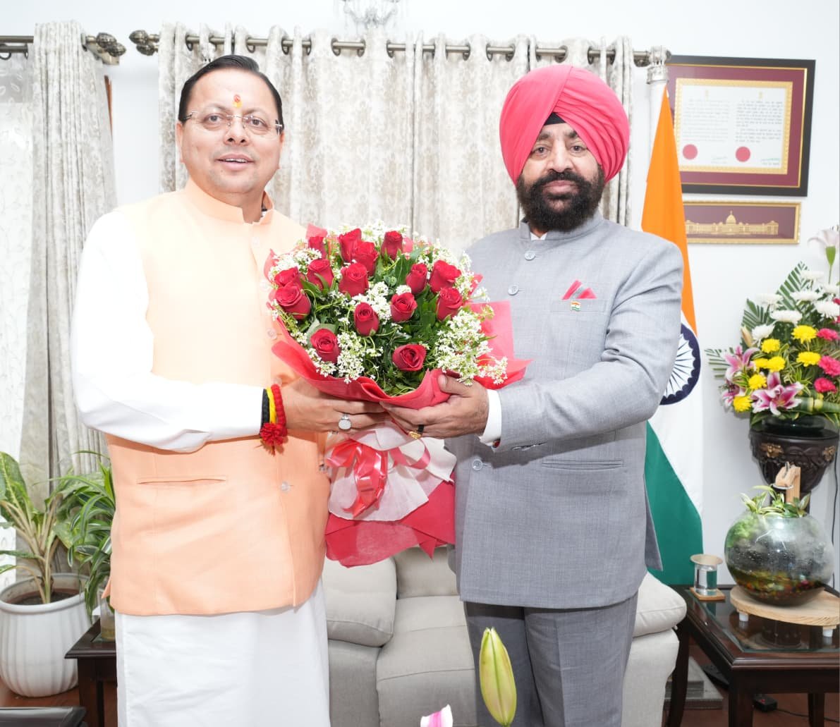मुख्यमंत्री पुष्कर सिंह धामी ने आज लोक भवन में राज्यपाल लेफ्टिनेंट जनरल गुरमीत सिंह (सेवानिवृत्त) से शिष्टाचार भेंट की।
