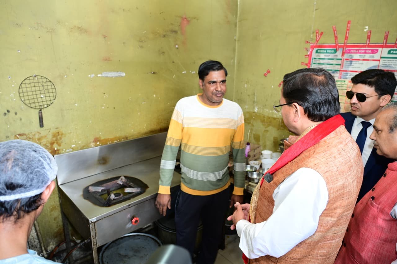 गैस सप्लाई पर CM का फोकस, रेस्टोरेंट संचालक से की सीधी बातचीत